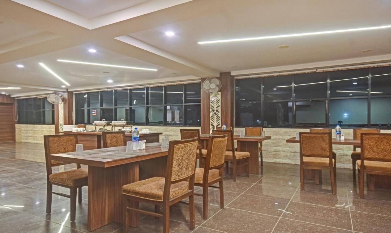 Hotel Luxura, 아흐메다바드 외부 사진
