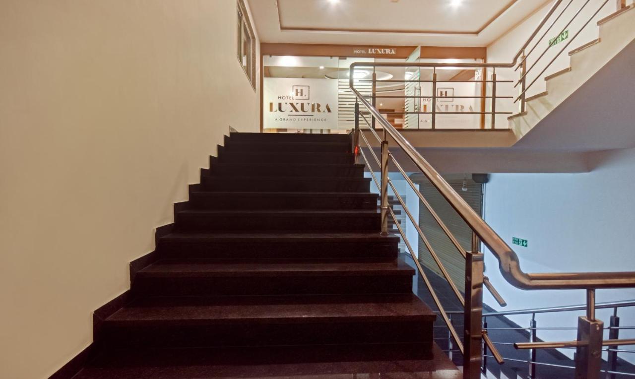 Hotel Luxura, 아흐메다바드 외부 사진