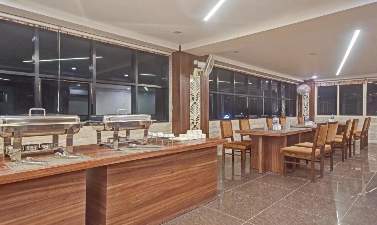Hotel Luxura, 아흐메다바드 외부 사진