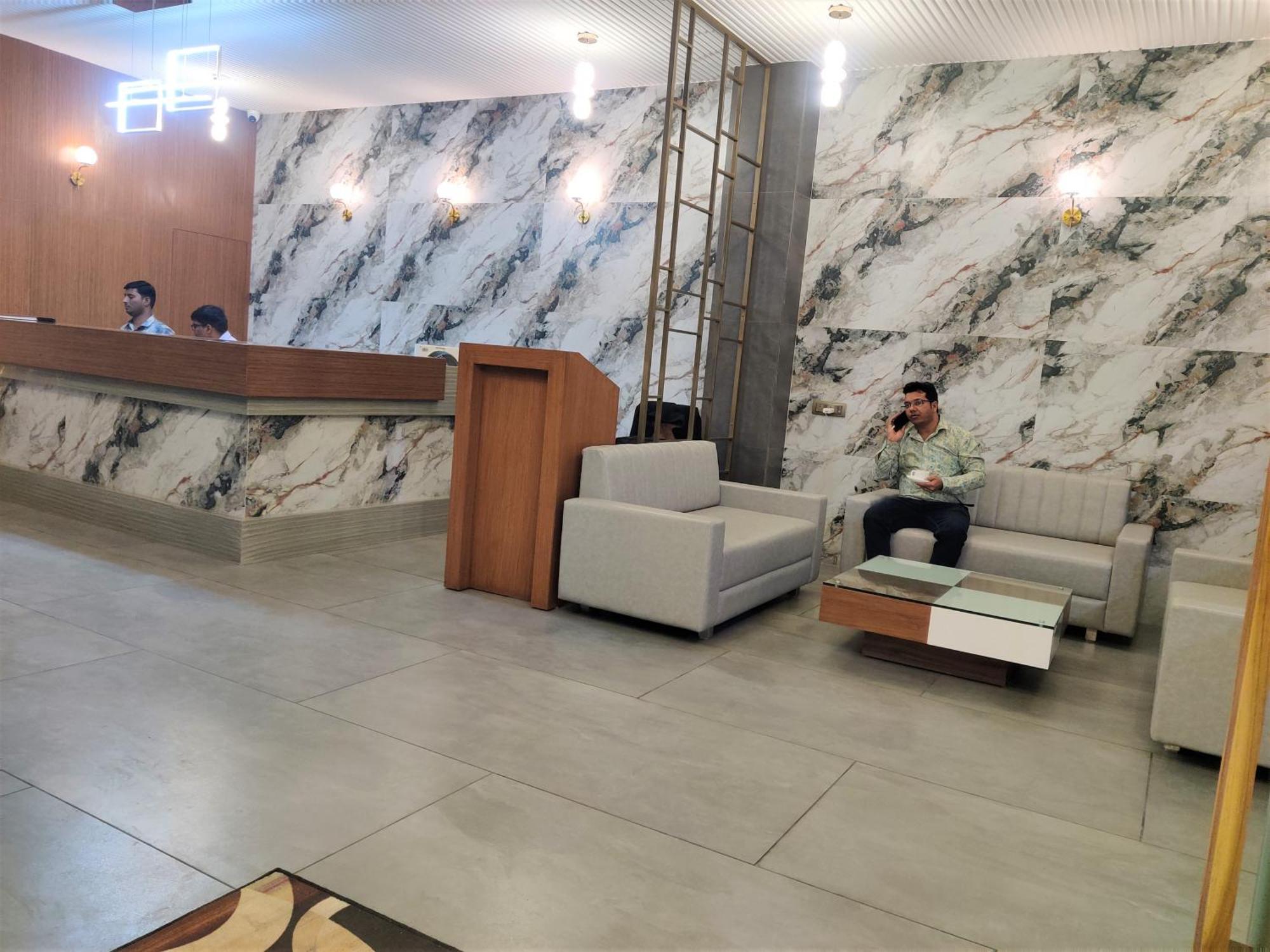 Hotel Luxura, 아흐메다바드 외부 사진